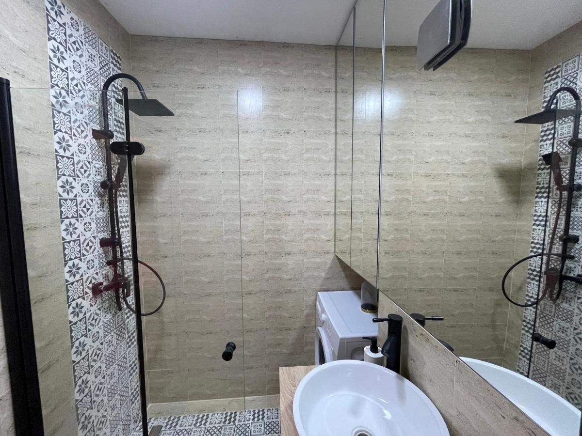 Riverside Luxury Apartment Near President Palace Bucareste Exterior foto